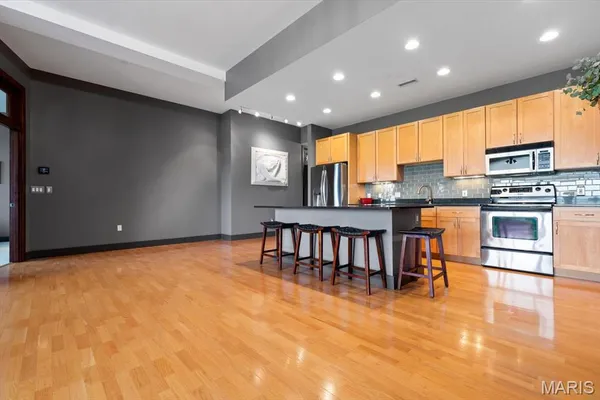 $380,000 | 630 Emerson Road, Unit 404, Creve Coeur, MO 63141