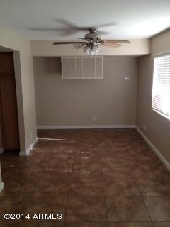 5401 East Thomas Road, Unit 2037 Phoenix, AZ 85018 - Photo 4 of 12 5401 E Thomas Rd #2037-Dining