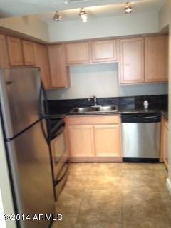 5401 East Thomas Road, Unit 2037 Phoenix, AZ 85018 - Photo 5 of 12 5401 E Thomas Rd #2037-Kitchen