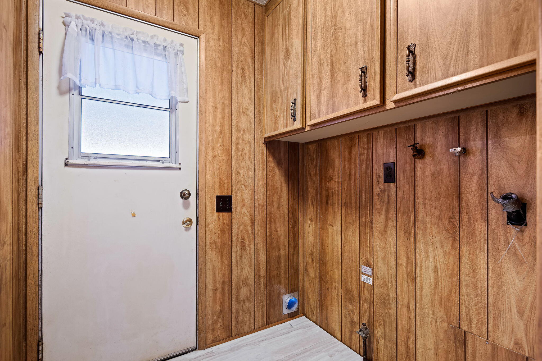 3950 Via Real, Unit SPC 103 Carpinteria, CA 93013 - Photo 16 of 25 16 - Laundry