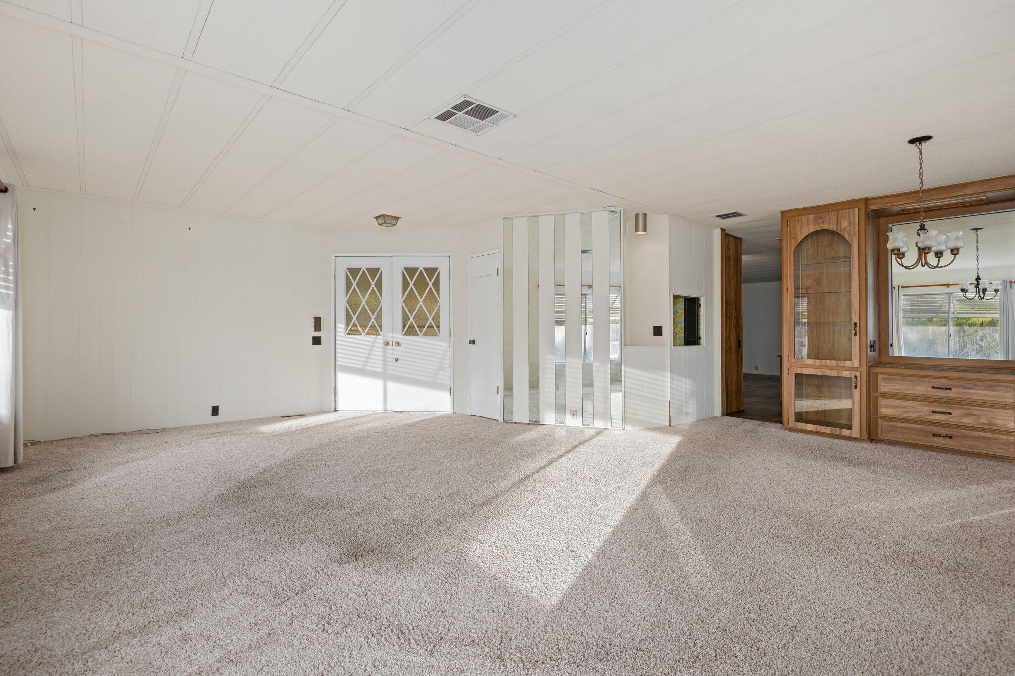 3950 Via Real, Unit SPC 103 Carpinteria, CA 93013 - Photo 6 of 25 06 - Living Room