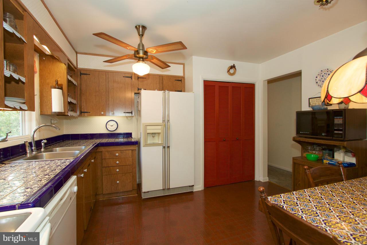 8025 Yellowstone Road Kingsville, MD 21087 - Photo 12 of 29 Kitchen