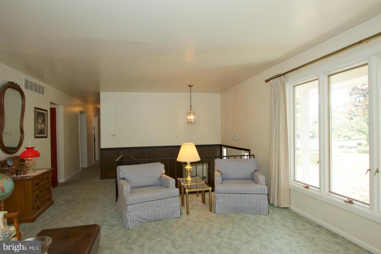 8025 Yellowstone Road Kingsville, MD 21087 - Photo 6 of 29 Living Room