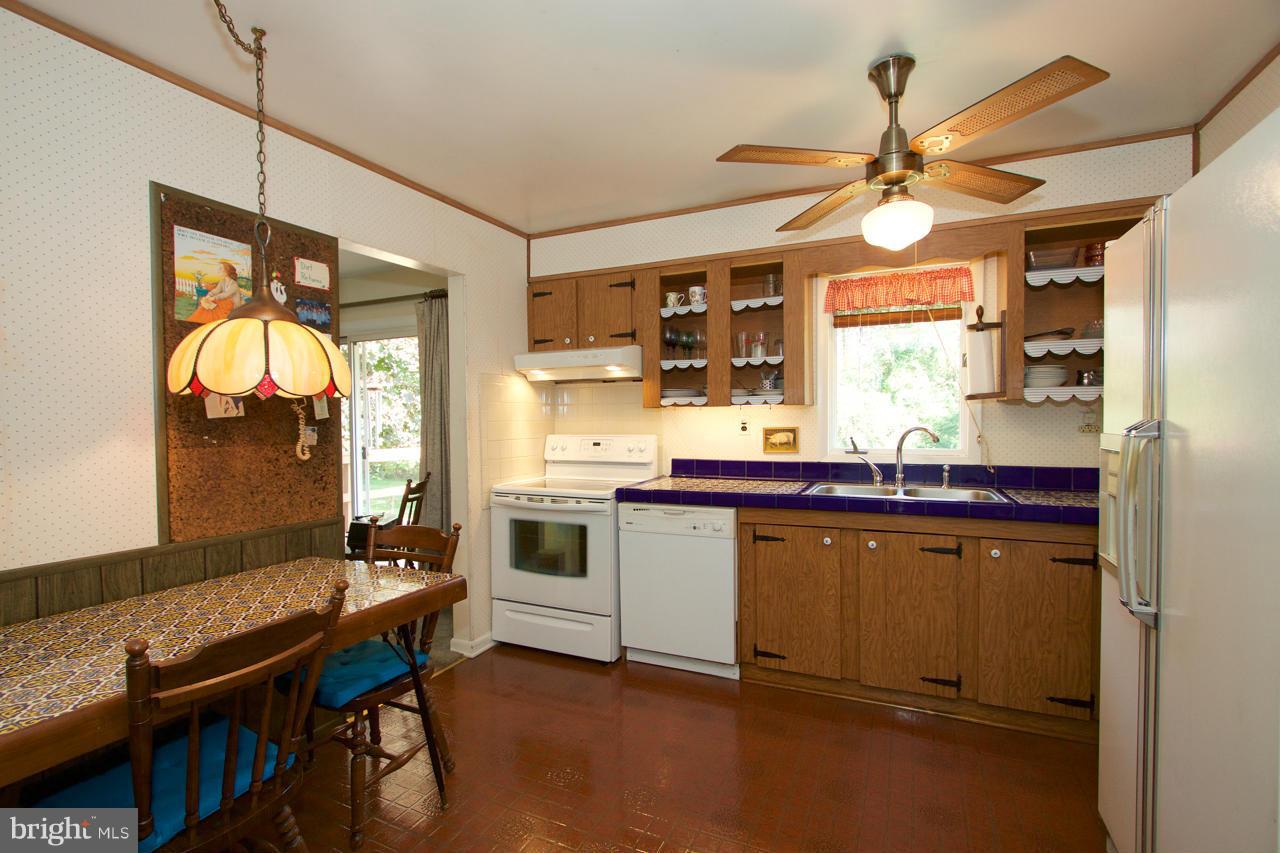 8025 Yellowstone Road Kingsville, MD 21087 - Photo 9 of 29 Kitchen