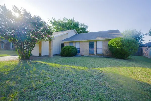 $1,900 | 9967 Haywood Court, Benbrook, TX 76126