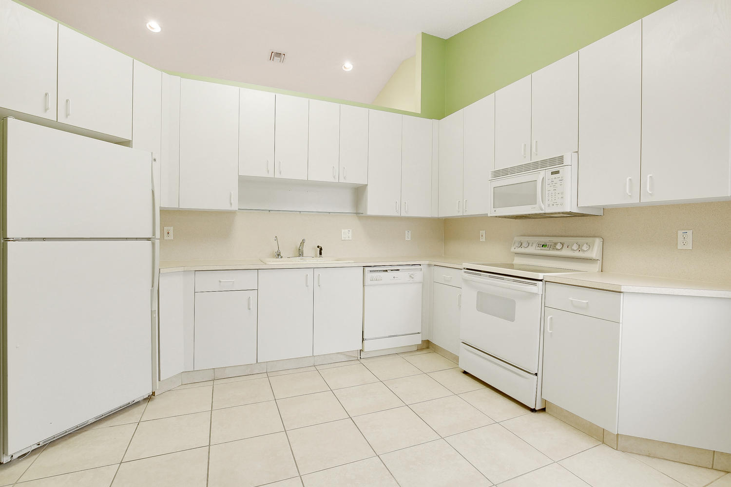6072 Petunia Road Delray Beach, FL 33484 - Photo 7 of 18 Kitchen