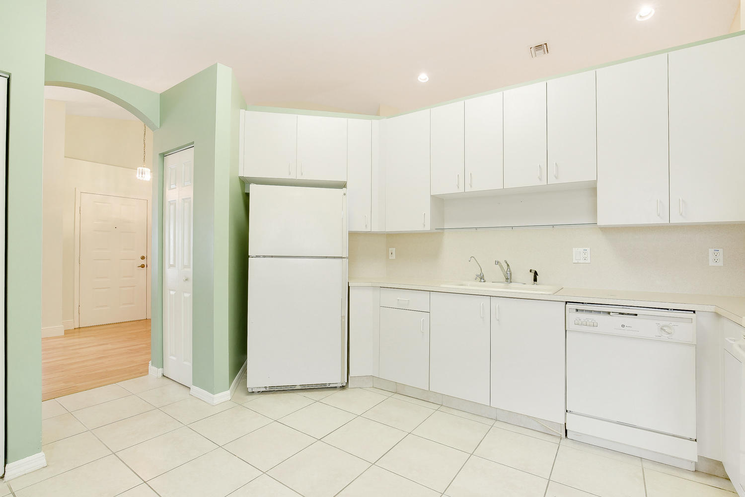 6072 Petunia Road Delray Beach, FL 33484 - Photo 10 of 18 Kitchen