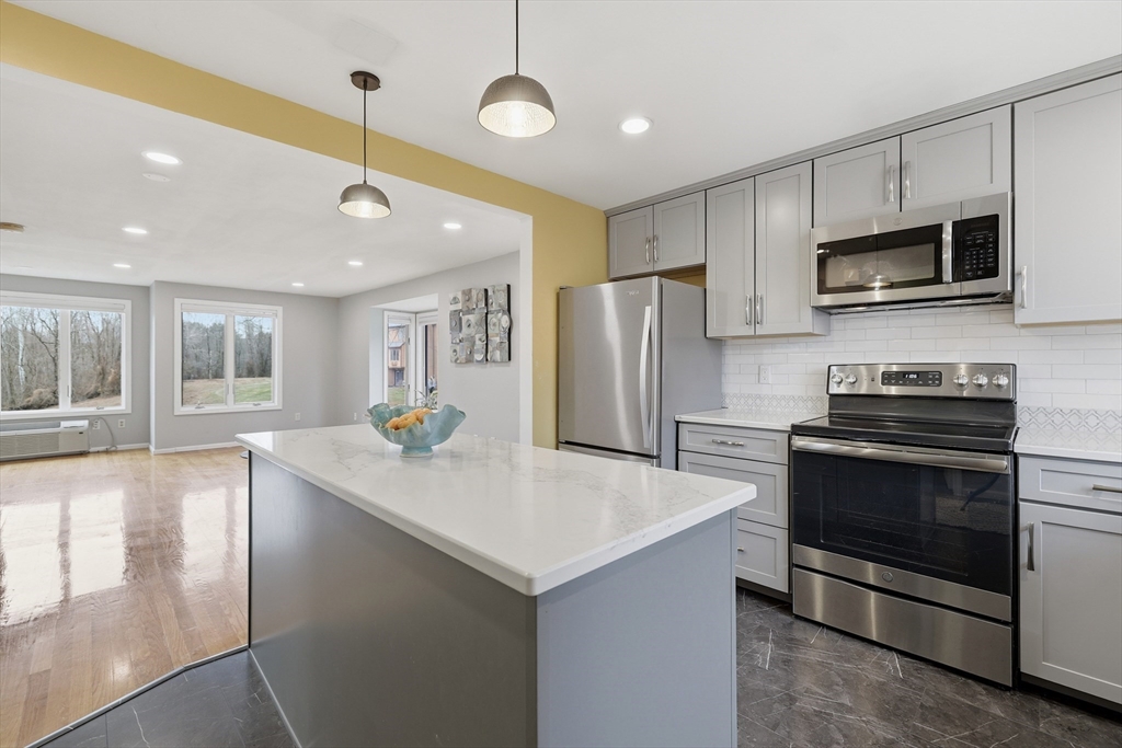 575 Bridge Road, Unit 118 Northampton, MA 01062 - Photo 3 of 36