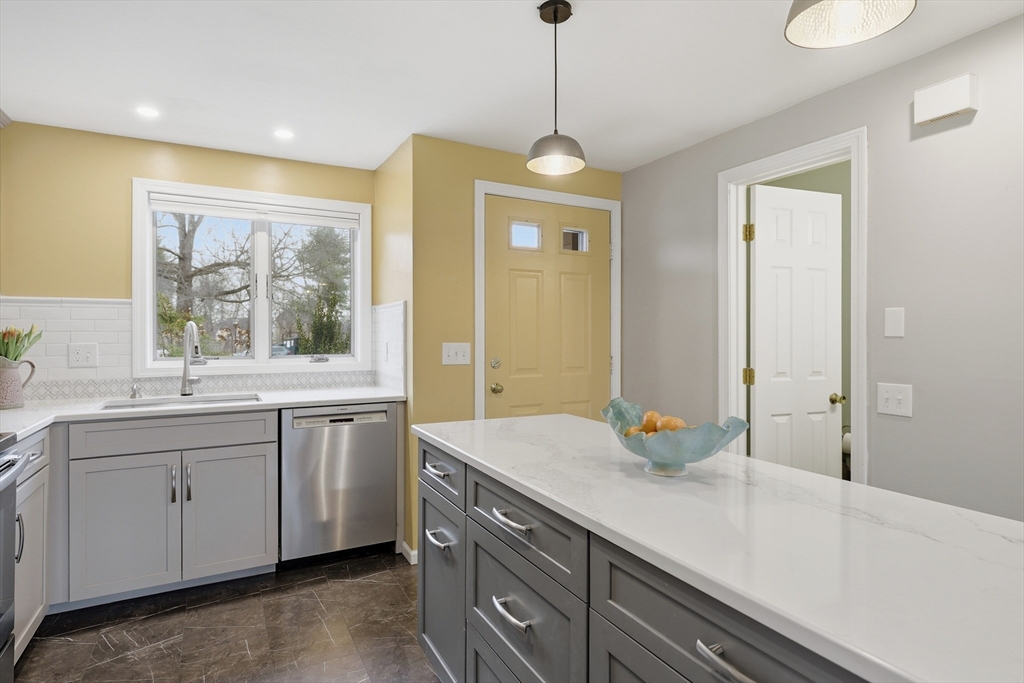 575 Bridge Road, Unit 118 Northampton, MA 01062 - Photo 4 of 36