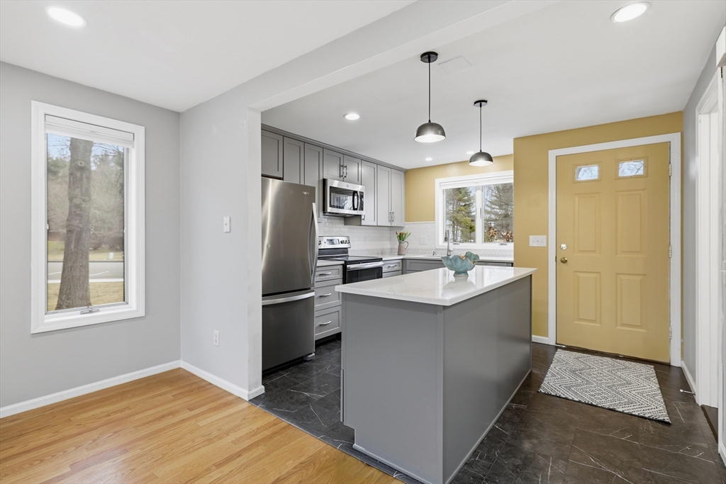 575 Bridge Road, Unit 118 Northampton, MA 01062 - Photo 5 of 36