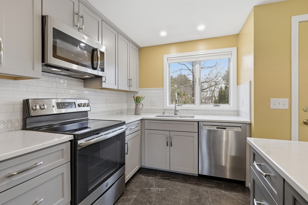 575 Bridge Road, Unit 118 Northampton, MA 01062 - Photo 7 of 36