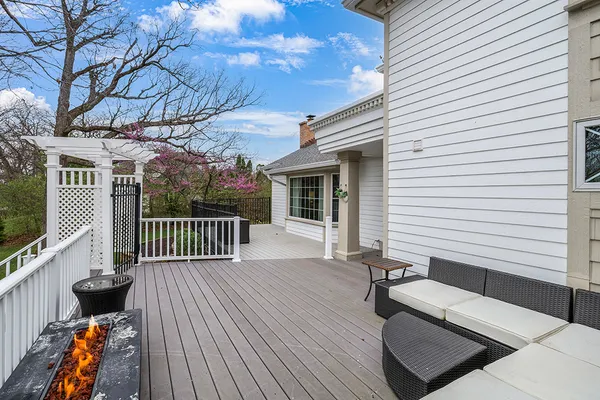$684,900 | 10 Deerpath Lane, Palos Park, IL 60464