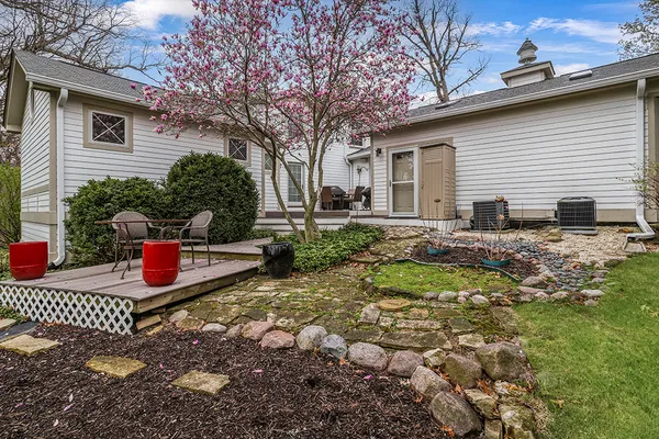 $684,900 | 10 Deerpath Lane, Palos Park, IL 60464