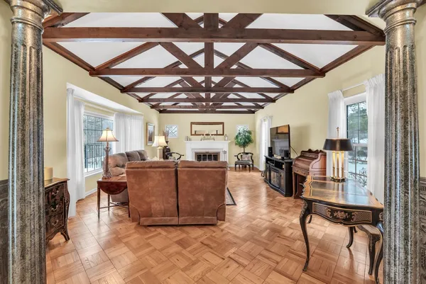 $684,900 | 10 Deerpath Lane, Palos Park, IL 60464