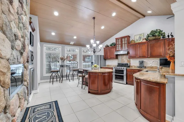 $684,900 | 10 Deerpath Lane, Palos Park, IL 60464