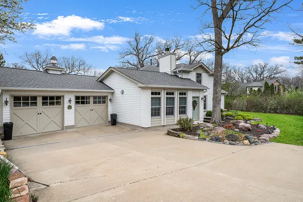 $684,900 | 10 Deerpath Lane, Palos Park, IL 60464