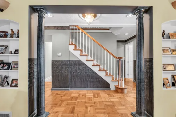 a view of entryway with a front door