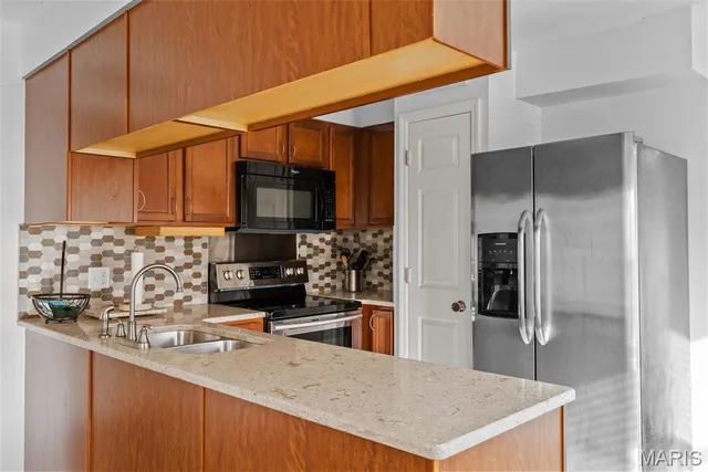 $179,900 | 1943 Greenpoint Drive, Unit 302, St. Louis, MO 63122