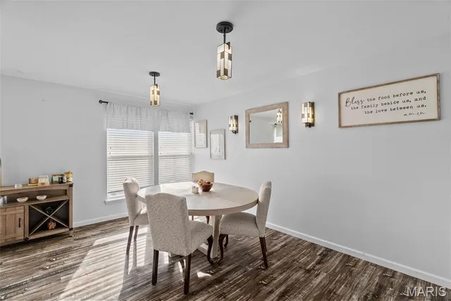 $179,900 | 1943 Greenpoint Drive, Unit 302, St. Louis, MO 63122