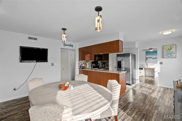 $179,900 | 1943 Greenpoint Drive, Unit 302, St. Louis, MO 63122