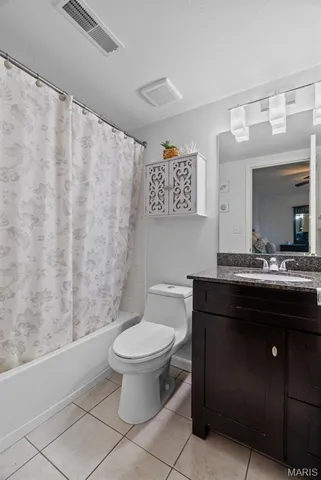 $179,900 | 1943 Greenpoint Drive, Unit 302, St. Louis, MO 63122