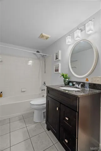 $179,900 | 1943 Greenpoint Drive, Unit 302, St. Louis, MO 63122