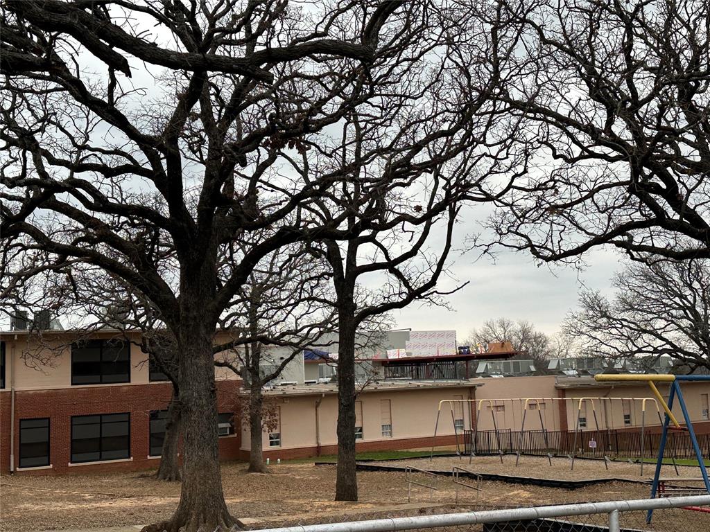 621 Munson Street Denison, TX 75021 - Photo 9 of 11 Surrounding community