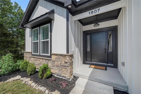 $725,000 | 1807 Southwest Cemetery Road, Oak Grove, MO 64075