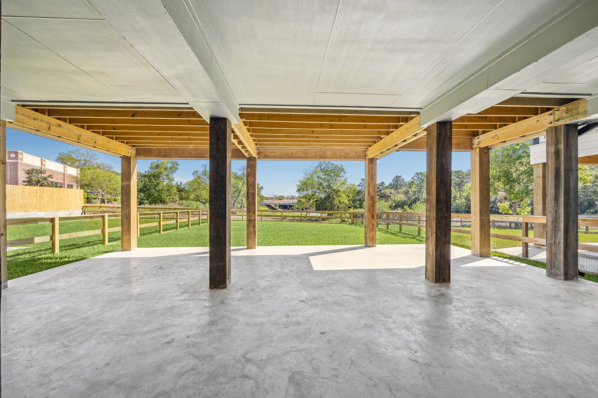 3845 Water Street Dickinson, TX 77539 - Photo 30 of 38 Massive garage space that doubles your entertainment space. 4 cars can fit comfortable in this garage.