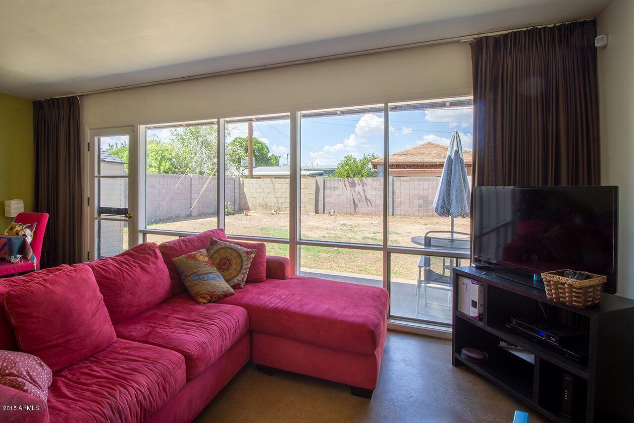 818 West Picadilly Road Phoenix, AZ 85013 - Photo 15 of 29 15 - Living Area 2 B