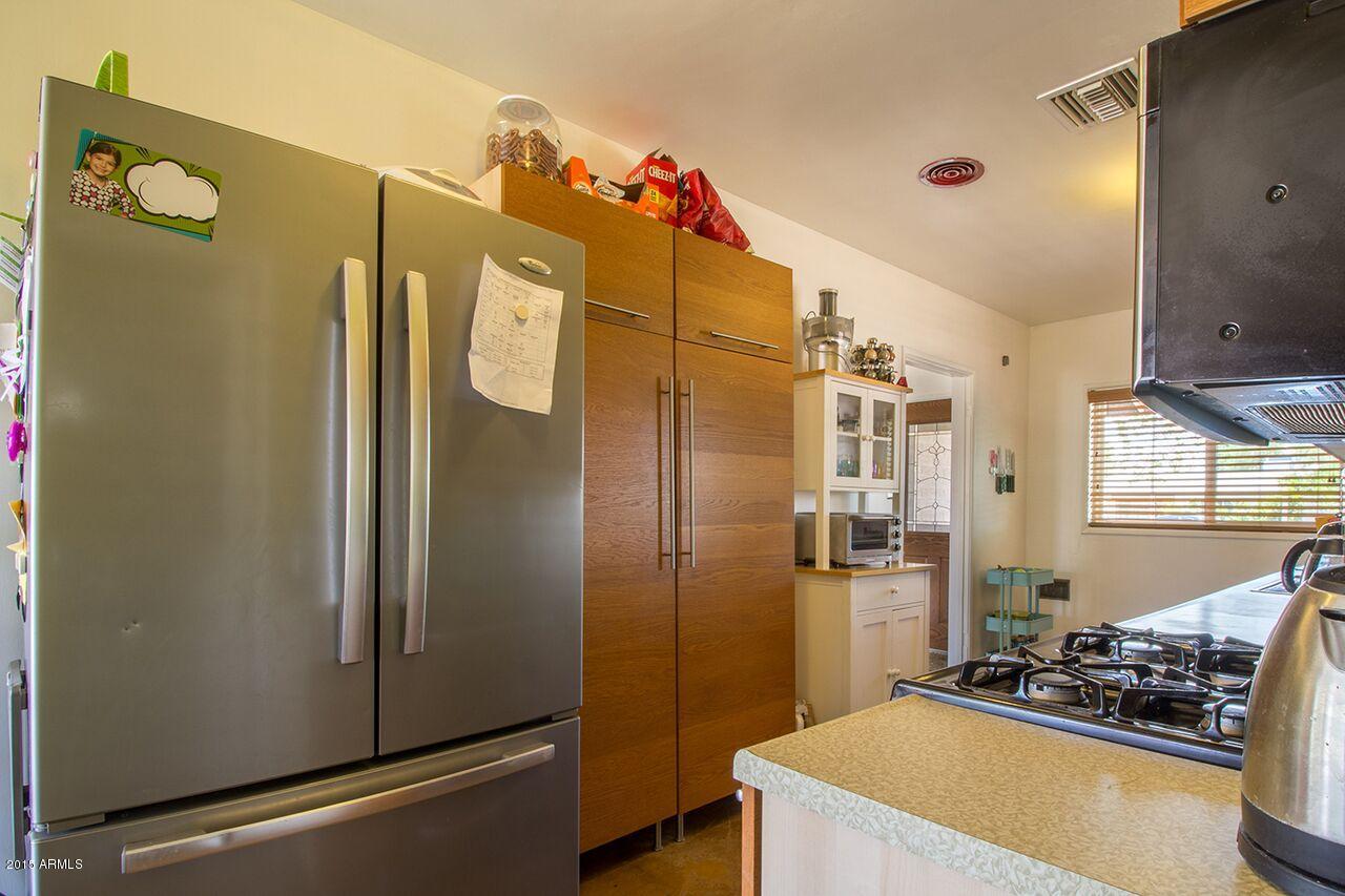 818 West Picadilly Road Phoenix, AZ 85013 - Photo 5 of 29 5 - Kitchen 3 B