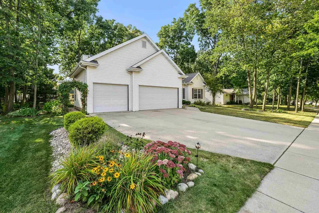 $424,900 | 1092 South Park Avenue, Fond du Lac, WI 54935