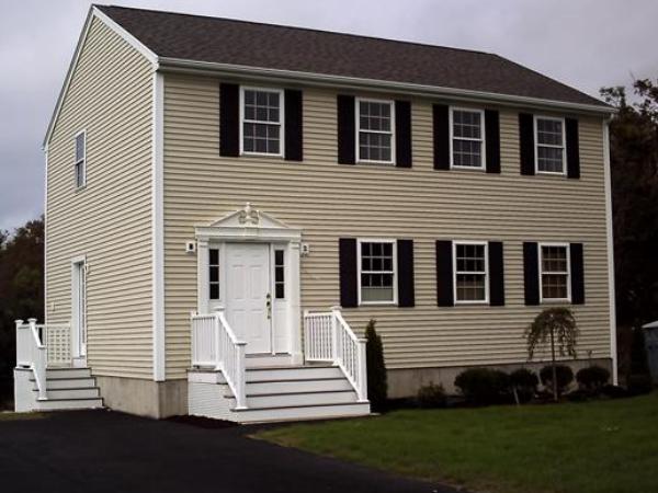 7 Beaver Path Wareham, MA 02576 - Photo 1 of 21 a front view of a house with a yard