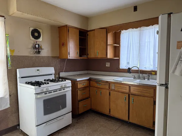 $211,000 | 216 East Illinois Avenue, Aurora, IL 60505