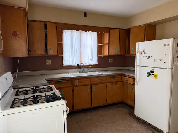 $211,000 | 216 East Illinois Avenue, Aurora, IL 60505