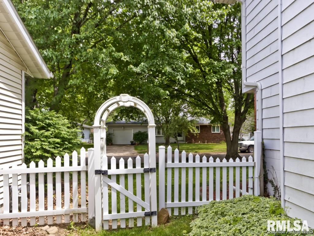 56 Amherst Drive Springfield, IL 62702 - Photo 18 of 29