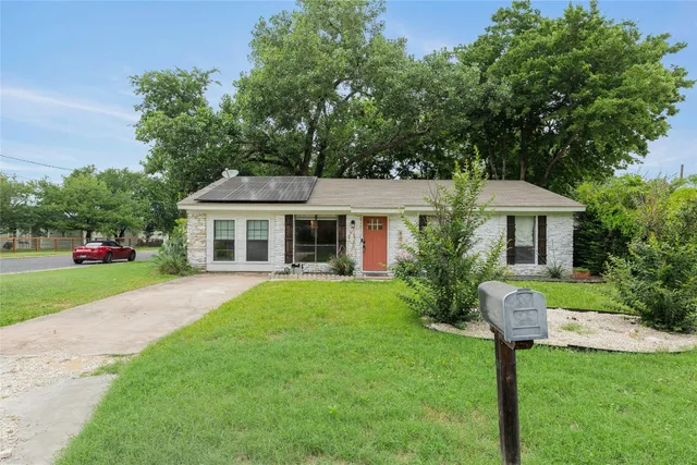 $1,950 | 801 East 3rd Street, Georgetown, TX 78626