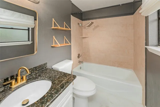 $1,950 | 801 East 3rd Street, Georgetown, TX 78626