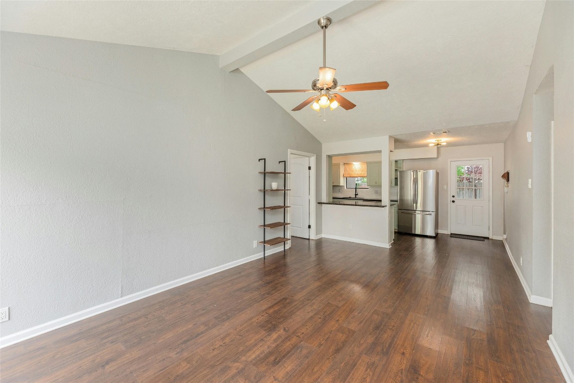 801 East 3rd Street Georgetown, TX 78626 - Photo 6 of 26 Living room