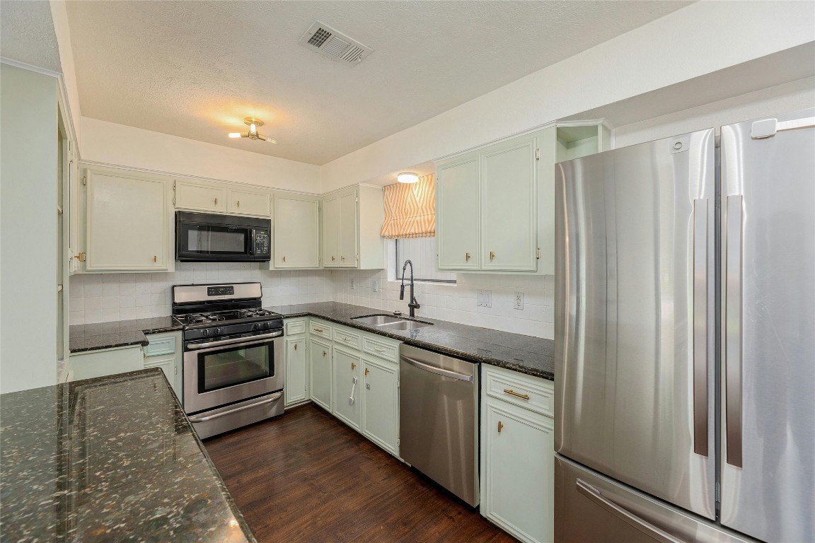 801 East 3rd Street Georgetown, TX 78626 - Photo 9 of 26 Kitchen