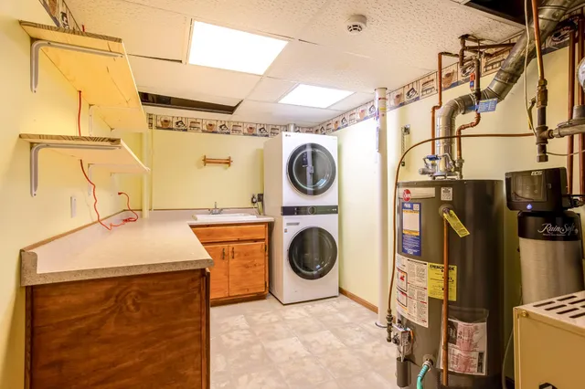 $399,900 | 2339 Highwood Avenue East, Maplewood, MN 55119