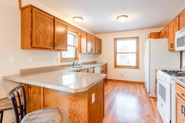 $399,900 | 2339 Highwood Avenue East, Maplewood, MN 55119