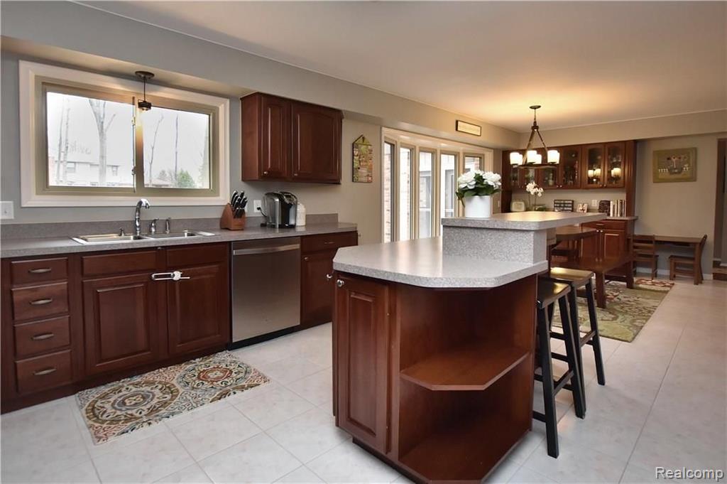 1645 North Kilburn Road Rochester Hills, MI 48306 - Photo 10 of 24