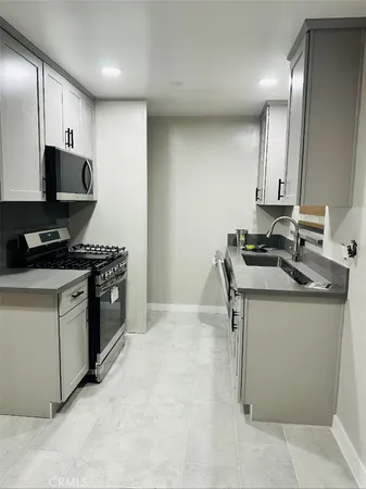 $2,500 | 10024 Foster Road, Bellflower, CA 90706