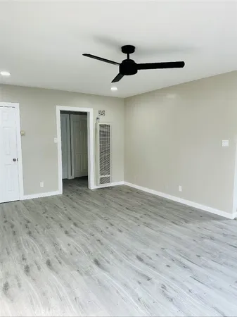 $2,500 | 10024 Foster Road, Bellflower, CA 90706