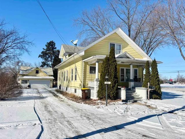 $187,500 | 201 West Marshall Street, Belvidere, IL 61008