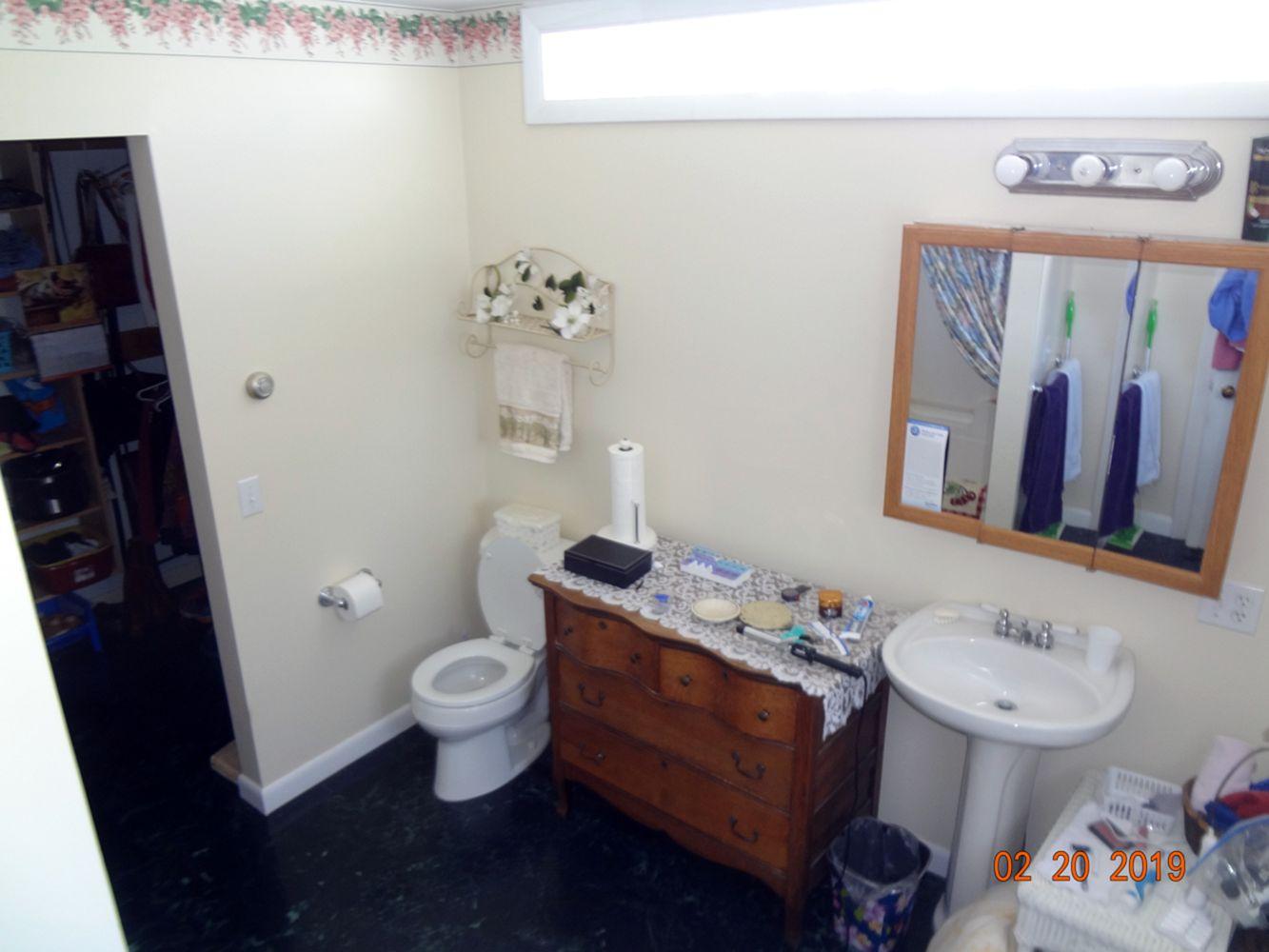 17 Back Road Skowhegan, ME 04976 - Photo 15 of 36 MasterBath