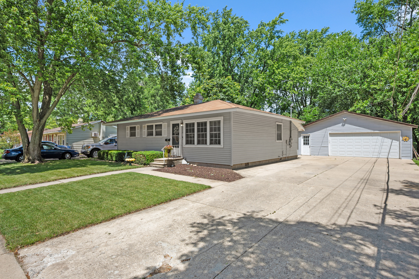 1628 East Dresser Road DeKalb, IL 60115 - Photo 3 of 28