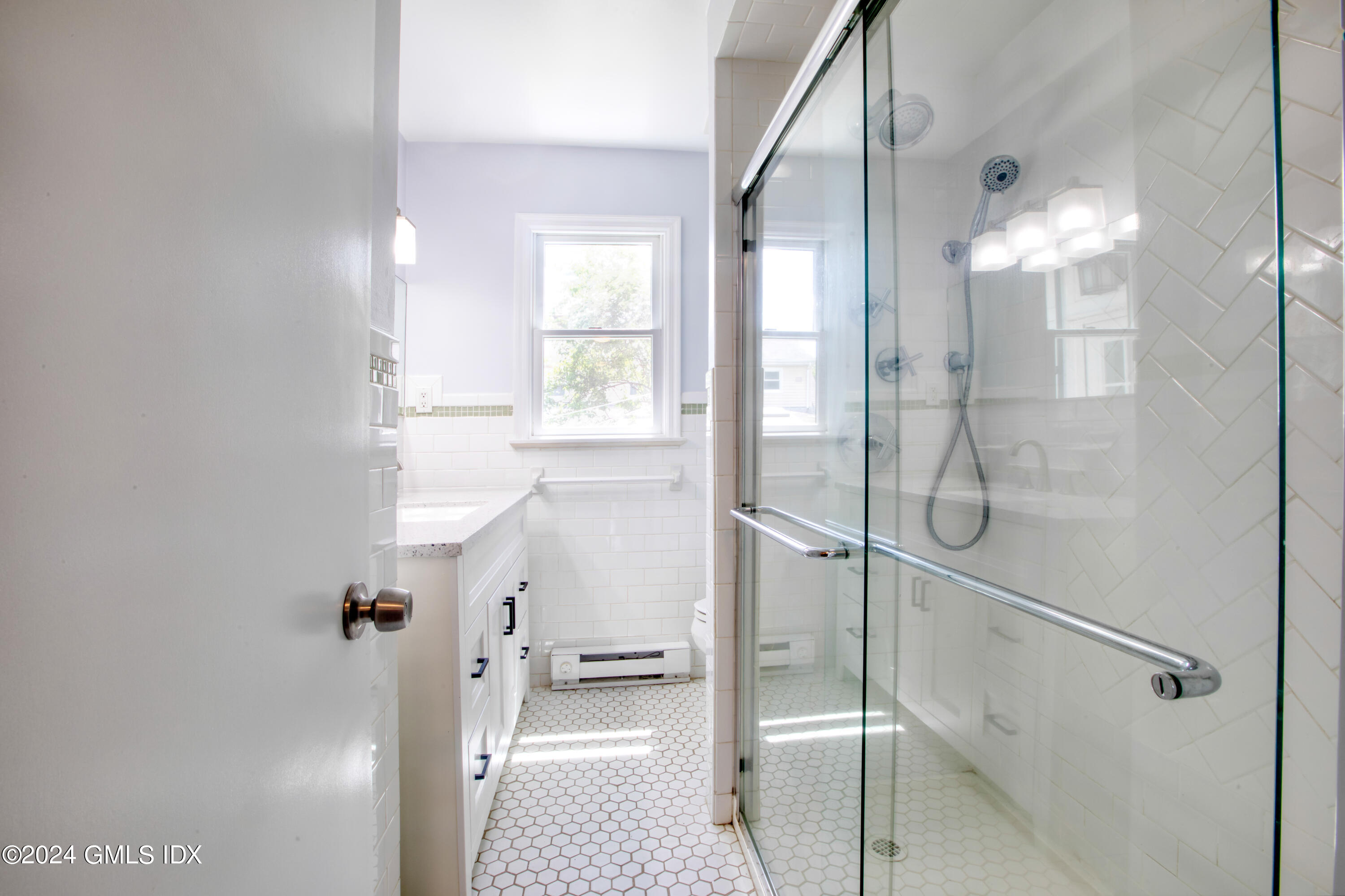 8 Ridge Place, Unit 1 Greenwich, CT 06831 - Photo 19 of 38 FULL BATH