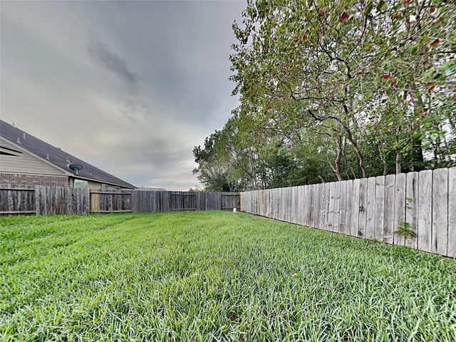 a view of a back yard of the house